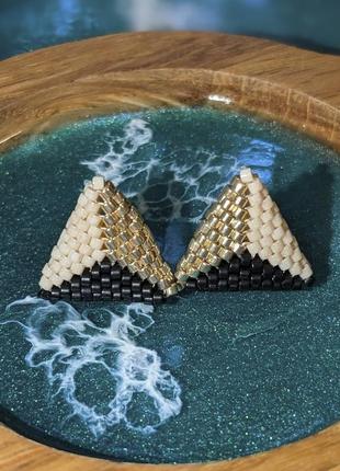 Треугольные серьги гвоздики из японского бисера miyuki, бисерные серьги2 фото