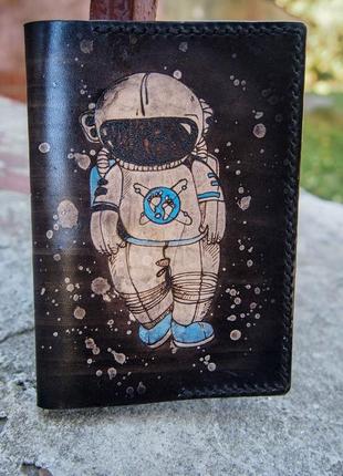 Обложка на паспорт космонавт, кожаная обложка, обложка с космонавтом