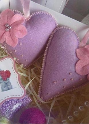 Новорічний набір іграшок "сердечка" в подарунковій коробці.