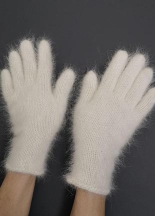 Вязаные белые пушистые перчатки5 фото