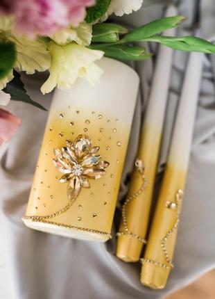 Набор свечей для свадебной церемонии семейный очаг. свечи в золотом цвете с декором из страз1 фото