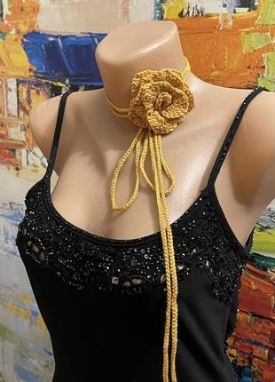 Вязаное украшение на шею чокер с розой2 фото
