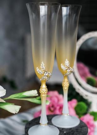 Свадебный набор золотая нежность. бокалы и приборы для свадебного торта в золотом цвете с декором3 фото