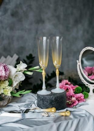 Свадебный набор золотая нежность. бокалы и приборы для свадебного торта в золотом цвете с декором4 фото