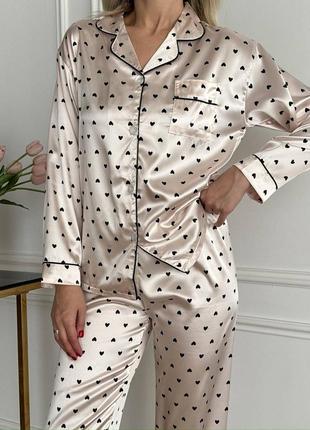 Жіночий домашній комплект піжама шовк армані сорочка на гудзиках та довгі штани колір персик з сердечками10 фото