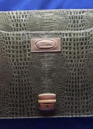 Именной коричневый кожаный портфель "фемида"3 фото