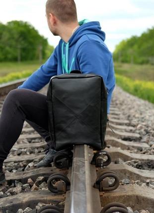 Черный кожаный рюкзак под ноутбук1 фото
