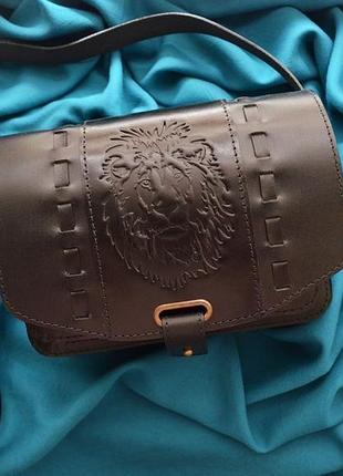 Чорна шкіряна чоловіча сумка на ремені "лев"