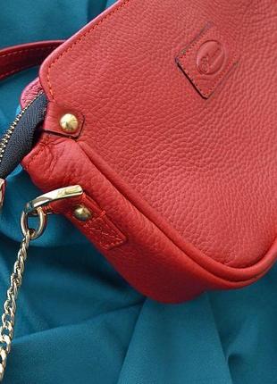 Червона шкіряна жіноча сумка на ремені "мадлен"7 фото