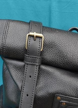 Чорний шкіряний рюкзак "стімпанк" зі скручуванням8 фото