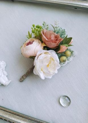 Бутоньерки персиково-коралловые бутоньерка на руку бутоньерка для жениха