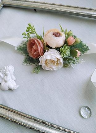 Бутоньерки персиково-коралловые бутоньерка на руку бутоньерка для жениха