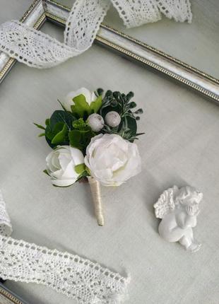 Бутоньерки розы белые-эвкалипт бутоньерка на руку бутоньерки для свидетелей8 фото