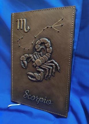 Именной коричневый кожаный блокнот "скорпион"3 фото
