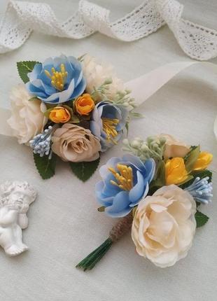 Бутоньєрки весільні блакитно-жовті/бутоньєрка на руку/бутоньєрка для свідка