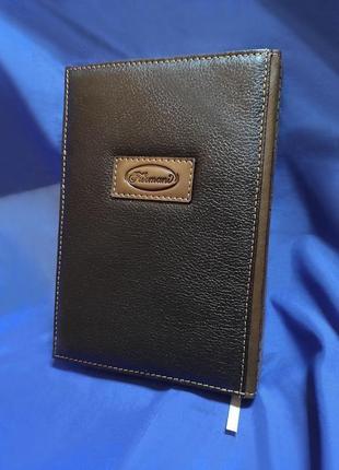 Именной коричневый кожаный блокнот "герб"