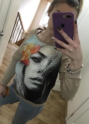 Кофта с девушкой бежевая,розовая