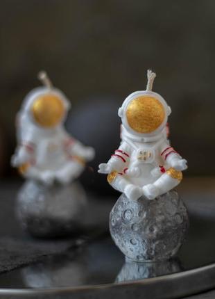 Ароматические свечи "медитируюший космонавт"1 фото