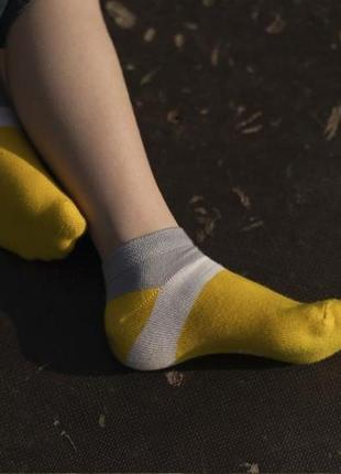 Яркие носки - следы для мальчиков и девочек. размер 20-22. желтый цвет1 фото