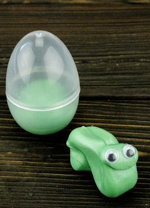 Антистрес жуйка для рук хендгам яйце з ароматом яблука 15г (зелений)1 фото