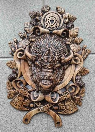 Панно: голова бизона с топорами (1051901)