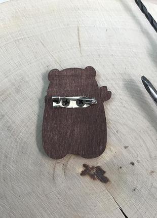 Дерев'яний значок ведмедик з книжкою4 фото