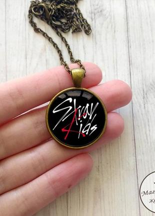 Кулон stray kids