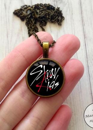 Кулон stray kids