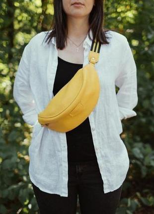 Кожаная бананка, желтая поясная сумка, стильная сумка кроссбоди, женская сумка из кожи1 фото