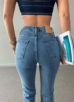 Женские джинсы укороченные обрезанный низ красиво садятся по фигуре тянутся