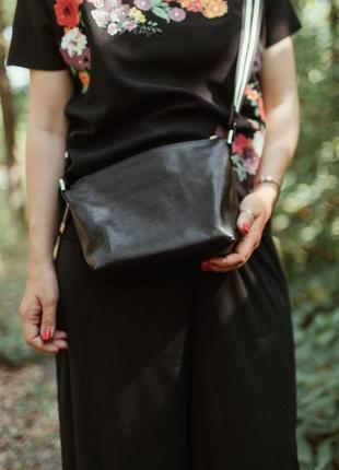 Стильна шкіряна кроссбоди, жіноча сумка з натуральної шкіри через плече1 фото