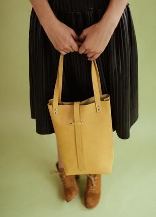 Стильная желтая кожаная сумка. желтый шопппер из натуральной кожи crazy horse