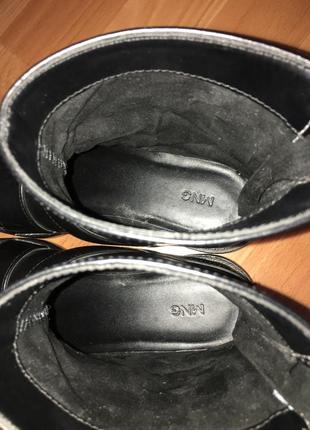 Актуальні демісезонні черевики з пряжками ремінцями фірми mango 35 розмір7 фото