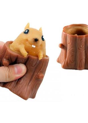 Игрушка антистресс фуфлик белочка бежевая из коричнекого пенька