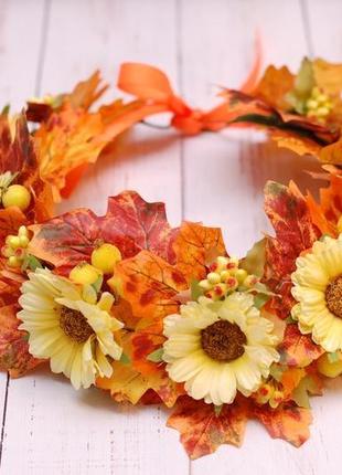 Осенний венок веночек с листьями и желтыми цветами2 фото