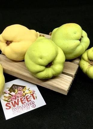 Сувенірна мило "айва"