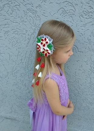 Красная заколка с цветами канзаши нарядное украшение для волос на фотосессию подарок девочке6 фото