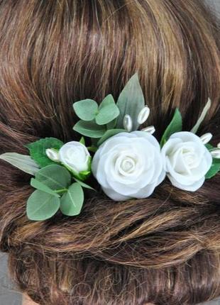 Шпильки для волос  с белыми розами эвкалиптом и бусинами4 фото