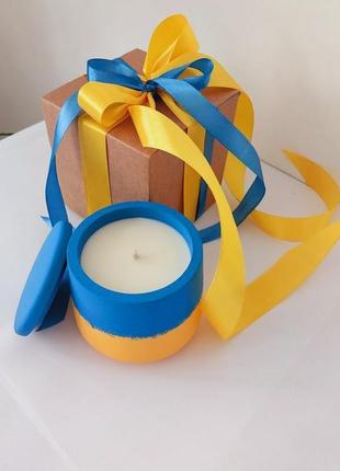 Соєва свічка в гіпсовому кашпо з кришкою ручної роботи у подарунковій коробці