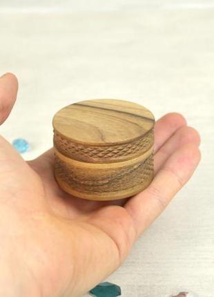 Деревянные коробочки для колец с индивидуальной гравировкой «колонна»4 фото