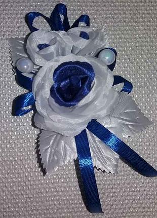 Синяя свадебная бутоньерка "в-1"