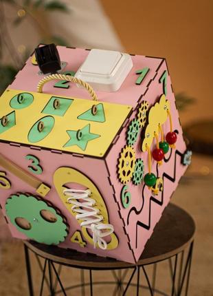 Бизикуб-сортер развивающий для девочек из дерева розовый 23х23х23 см5 фото
