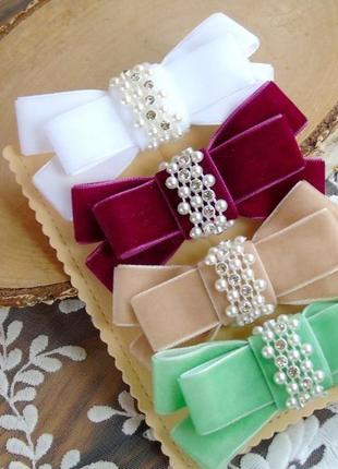Оксамитові бантики на заколці