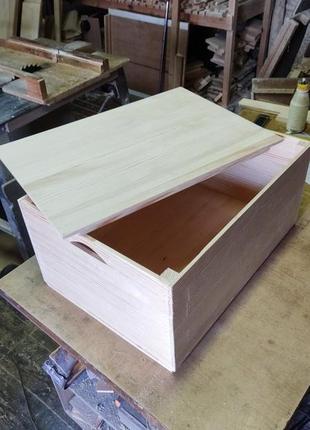 Деревянный ящик с накладной крышкой