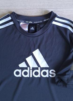 Спортивна футболка adidas вказано 13-14 років2 фото