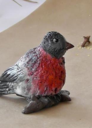 Фигурка в виде снегиря сувенир птичка