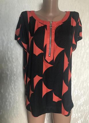 Красива фірмова блузка