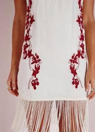 Платье белое с вышивкой цветы, с бахромой2 фото