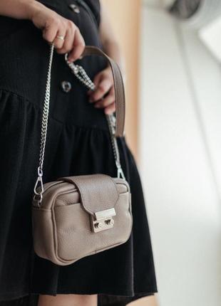 Кожаная сумка с цепочкой, кофейная кроссбоди из натуральной кожи2 фото