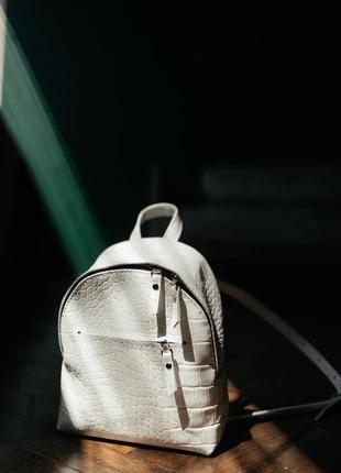Белый кожаный рюкзак, рюкзак из натуральной кожи с тиснением крокодила1 фото